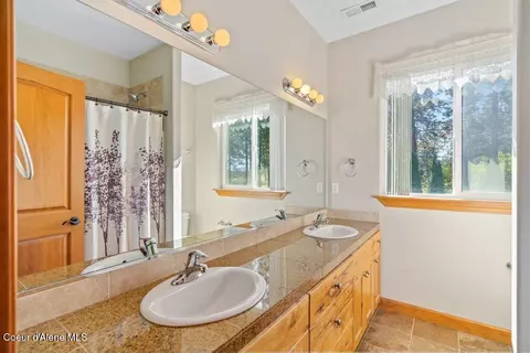 Bath - 4308 E Rosemont Dr, Athol, ID 83801 photo 1 of 6
