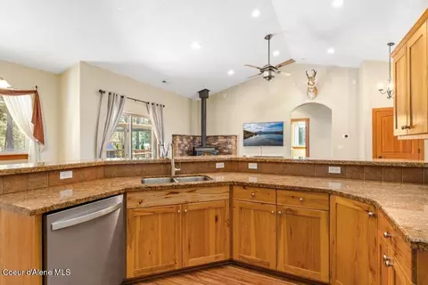 Kitchen - 4308 E Rosemont Dr, Athol, ID 83801 photo 4 of 5