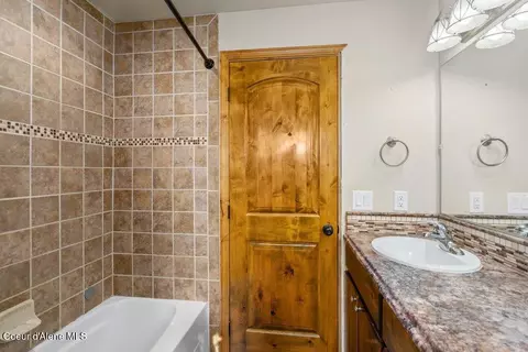 Bath - 4308 E Rosemont Dr, Athol, ID 83801 photo 6 of 6
