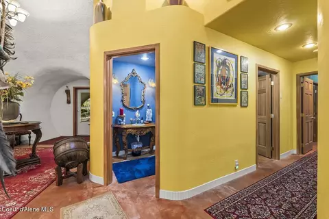 Entry Way - 123 E Mountain View Rd, Clark Fork, ID 83811 photo 3 of 5