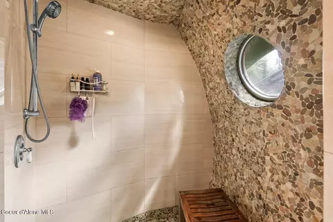Bath - 123 E Mountain View Rd, Clark Fork, ID 83811 photo 5 of 5