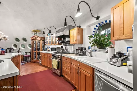 Kitchen - 123 E Mountain View Rd, Clark Fork, ID 83811 photo 2 of 5