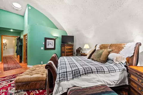 Bedroom - 123 E Mountain View Rd, Clark Fork, ID 83811 photo 2 of 4