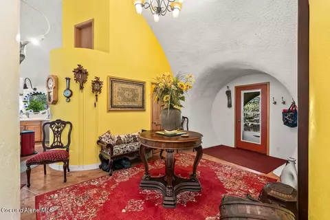 Entry Way - 123 E Mountain View Rd, Clark Fork, ID 83811 photo 2 of 5