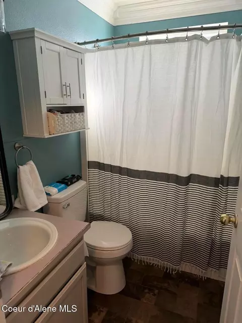 Bath - 906 E Glacier Peak Dr, Post Falls, ID 83854 photo 2 of 2