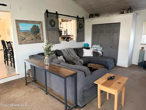 Living - 906 E Glacier Peak Dr, Post Falls, ID 83854 photo 2 of 2