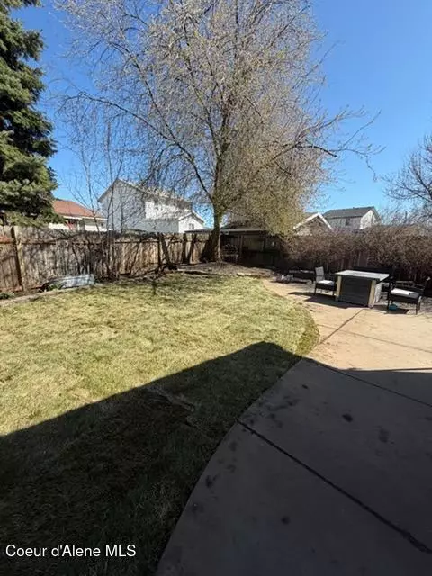 Exterior - 906 E Glacier Peak Dr, Post Falls, ID 83854 photo 2 of 3