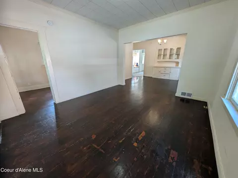 Living - 132 King St, Wallace, ID 83873 photo 3 of 5