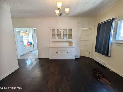 Living - 132 King St, Wallace, ID 83873 photo 4 of 5