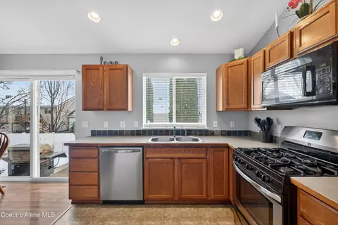 Kitchen - 2734 E Redondo Cir, Post Falls, ID 83854 photo 3 of 4