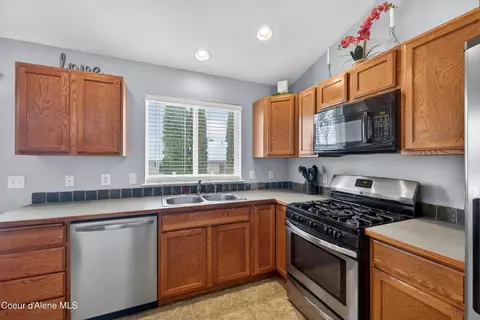 Kitchen - 2734 E Redondo Cir, Post Falls, ID 83854 photo 4 of 4
