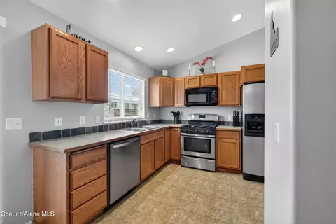 Kitchen - 2734 E Redondo Cir, Post Falls, ID 83854 photo 2 of 4