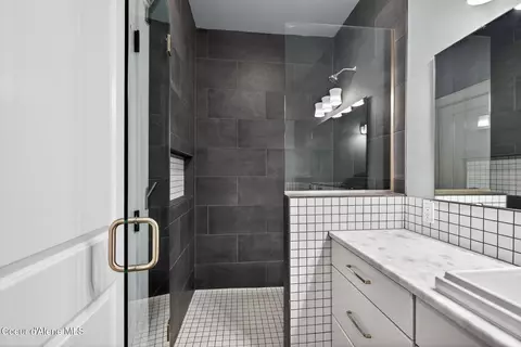 Bath - 3355 N Durrow Loop, Post Falls, ID 83854 photo 2 of 5