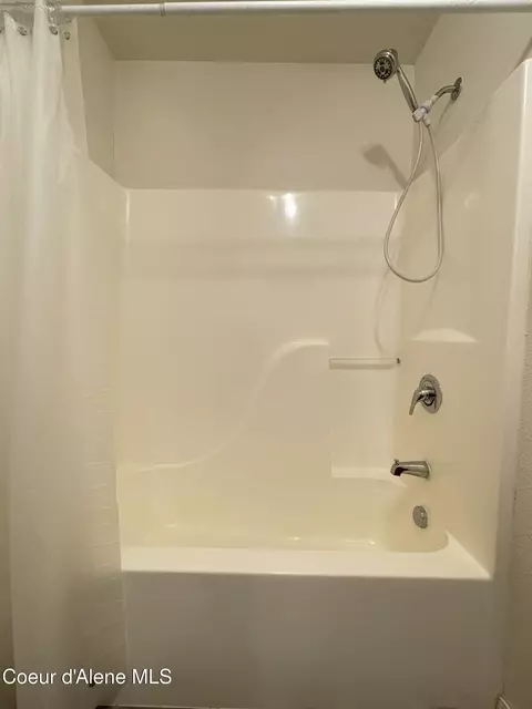Bath - 1201 Spruce St, Sandpoint, ID 83864 photo 1 of 1
