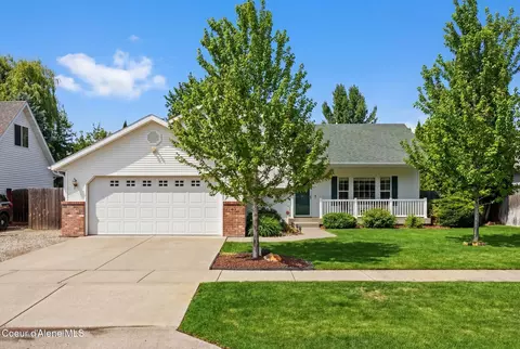 9201 N Castle Way, Hayden, ID 83835