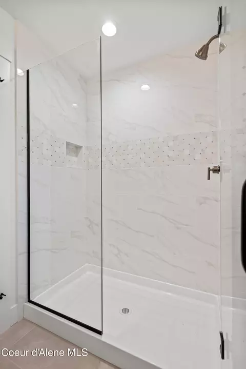 Bath - 7838 E Autry Ln, Athol, ID 83801 photo 4 of 6