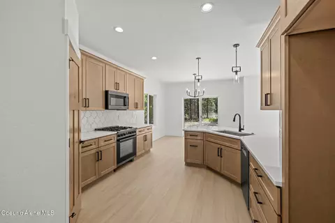 Kitchen - 7838 E Autry Ln, Athol, ID 83801 photo 2 of 2