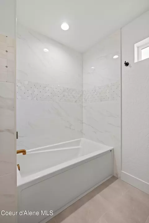 Bath - 7838 E Autry Ln, Athol, ID 83801 photo 5 of 6