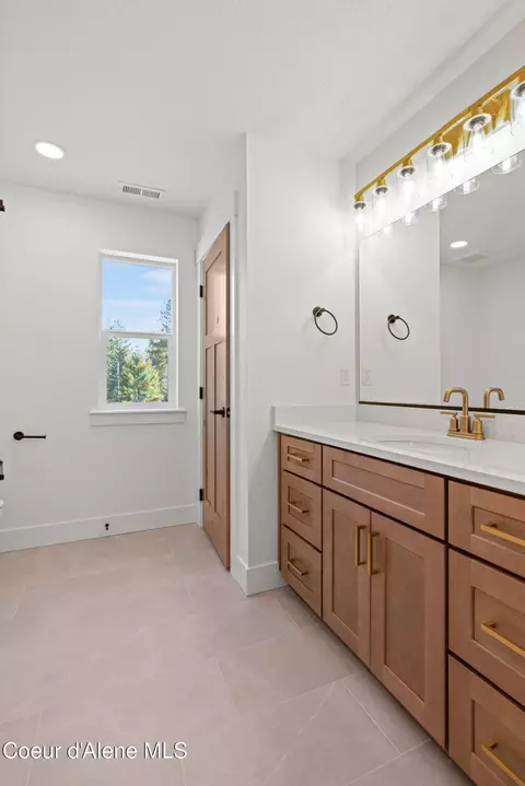 Bath - 7838 E Autry Ln, Athol, ID 83801 photo 6 of 6