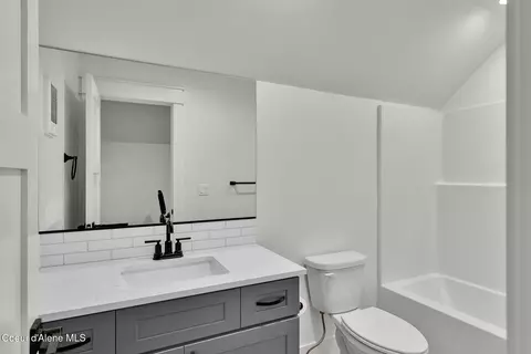 Bath - 969 E Yellow Pine Ave, Athol, ID 83801 photo 7 of 11