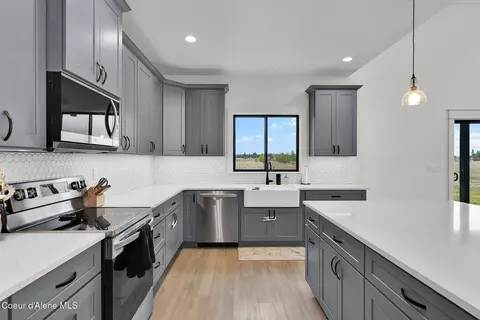 Kitchen - 969 E Yellow Pine Ave, Athol, ID 83801 photo 3 of 6