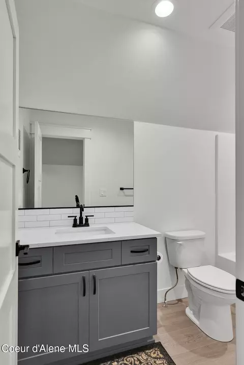 Bath - 969 E Yellow Pine Ave, Athol, ID 83801 photo 8 of 11