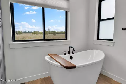 Bath - 969 E Yellow Pine Ave, Athol, ID 83801 photo 2 of 11