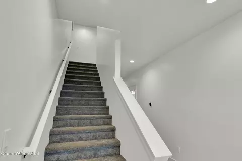 Entry Way - 969 E Yellow Pine Ave, Athol, ID 83801 photo 6 of 9