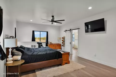 Bedroom - 969 E Yellow Pine Ave, Athol, ID 83801 photo 2 of 6