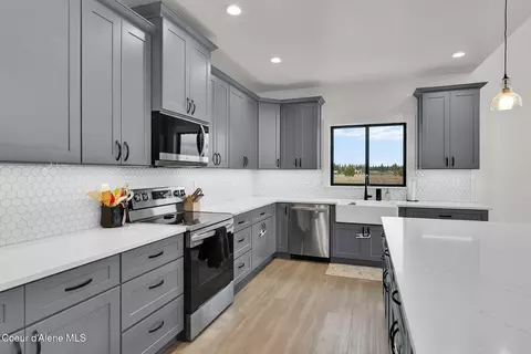 Kitchen - 969 E Yellow Pine Ave, Athol, ID 83801 photo 2 of 6
