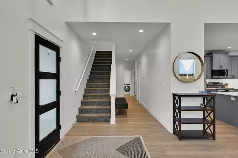 Entry Way - 969 E Yellow Pine Ave, Athol, ID 83801 photo 2 of 9
