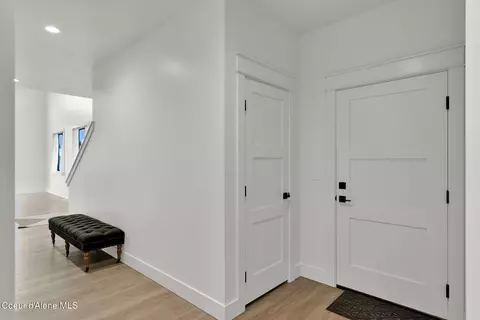 Entry Way - 969 E Yellow Pine Ave, Athol, ID 83801 photo 4 of 9