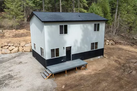 181 Lakeview Dr, Blanchard, ID 83804