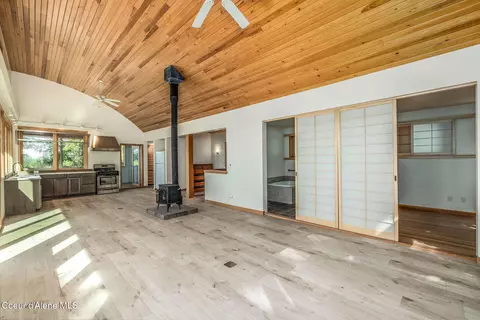 Living - 3463 E Sunset Dr, Harrison, ID 83833 photo 3 of 5