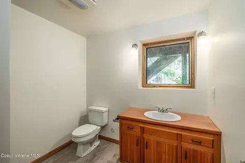 Bath - 3463 E Sunset Dr, Harrison, ID 83833 photo 2 of 2