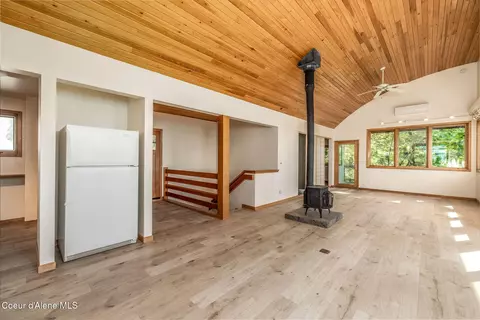Living - 3463 E Sunset Dr, Harrison, ID 83833 photo 2 of 5
