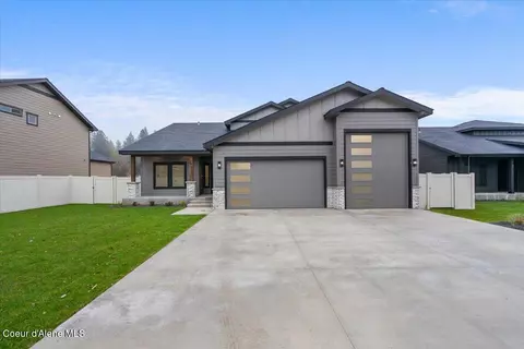 9337 N Secretariat Ln, Hayden, ID 83835