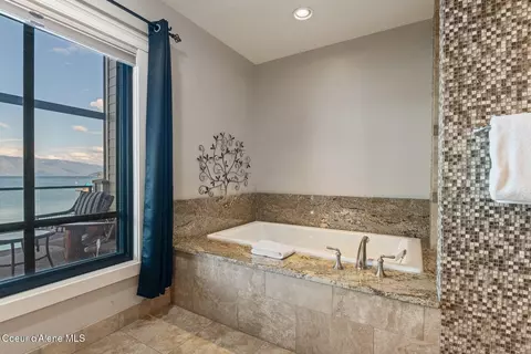 Bath - 606 Sandpoint Ave, Sandpoint, ID 83864 photo 3 of 9