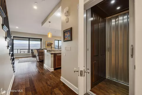 Entry Way - 606 Sandpoint Ave, Sandpoint, ID 83864 photo 1 of 4