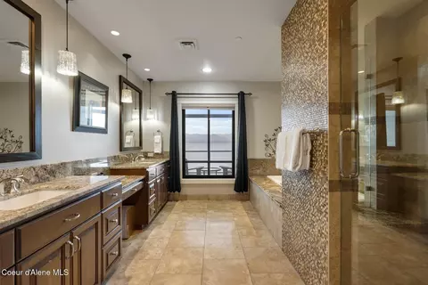 Bath - 606 Sandpoint Ave, Sandpoint, ID 83864 photo 1 of 9