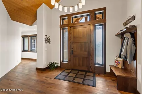 Entry Way - 3544 E Winray Dr, Hayden, ID 83835 photo 2 of 4