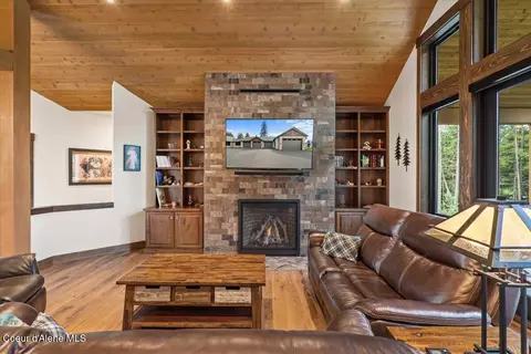 Living - 3544 E Winray Dr, Hayden, ID 83835 photo 2 of 3