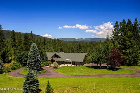 877 Heath Lake Rd, Sagle, ID 83860