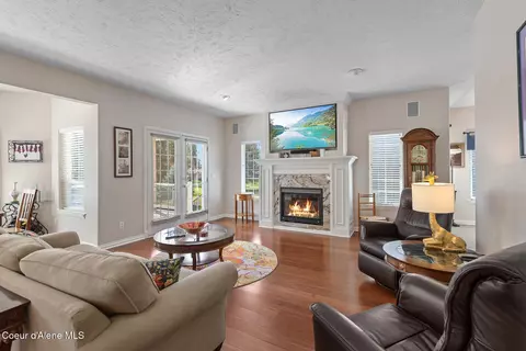Living - 744 N Dundee Dr, Post Falls, ID 83854 photo 3 of 4