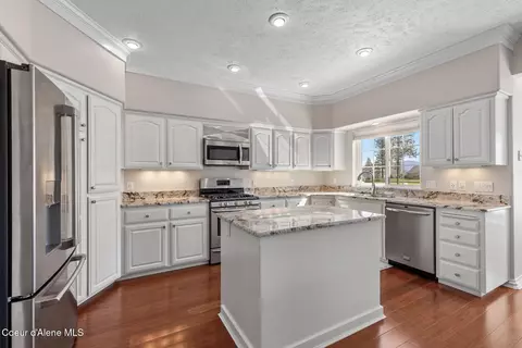 Kitchen - 744 N Dundee Dr, Post Falls, ID 83854 photo 2 of 3