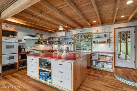 Kitchen - 6162 Eureka Rd, Sagle, ID 83860 photo 4 of 8