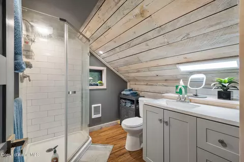Bath - 6162 Eureka Rd, Sagle, ID 83860 photo 5 of 5