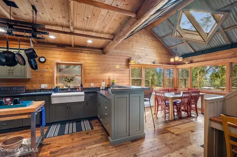 Kitchen - 6162 Eureka Rd, Sagle, ID 83860 photo 3 of 8