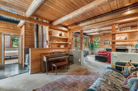 Living - 6162 Eureka Rd, Sagle, ID 83860 photo 1 of 2
