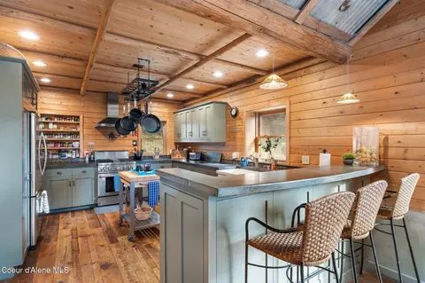 Kitchen - 6162 Eureka Rd, Sagle, ID 83860 photo 1 of 8
